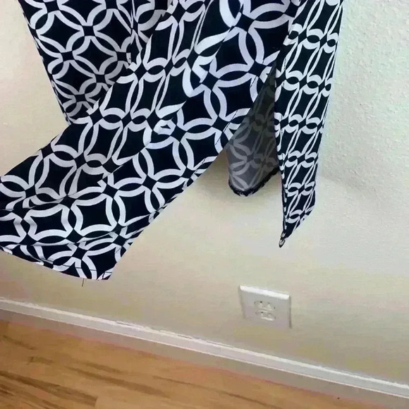 Michael Kors mini slip dress with chain strap and abstract print size M. - Picture 6 of 7